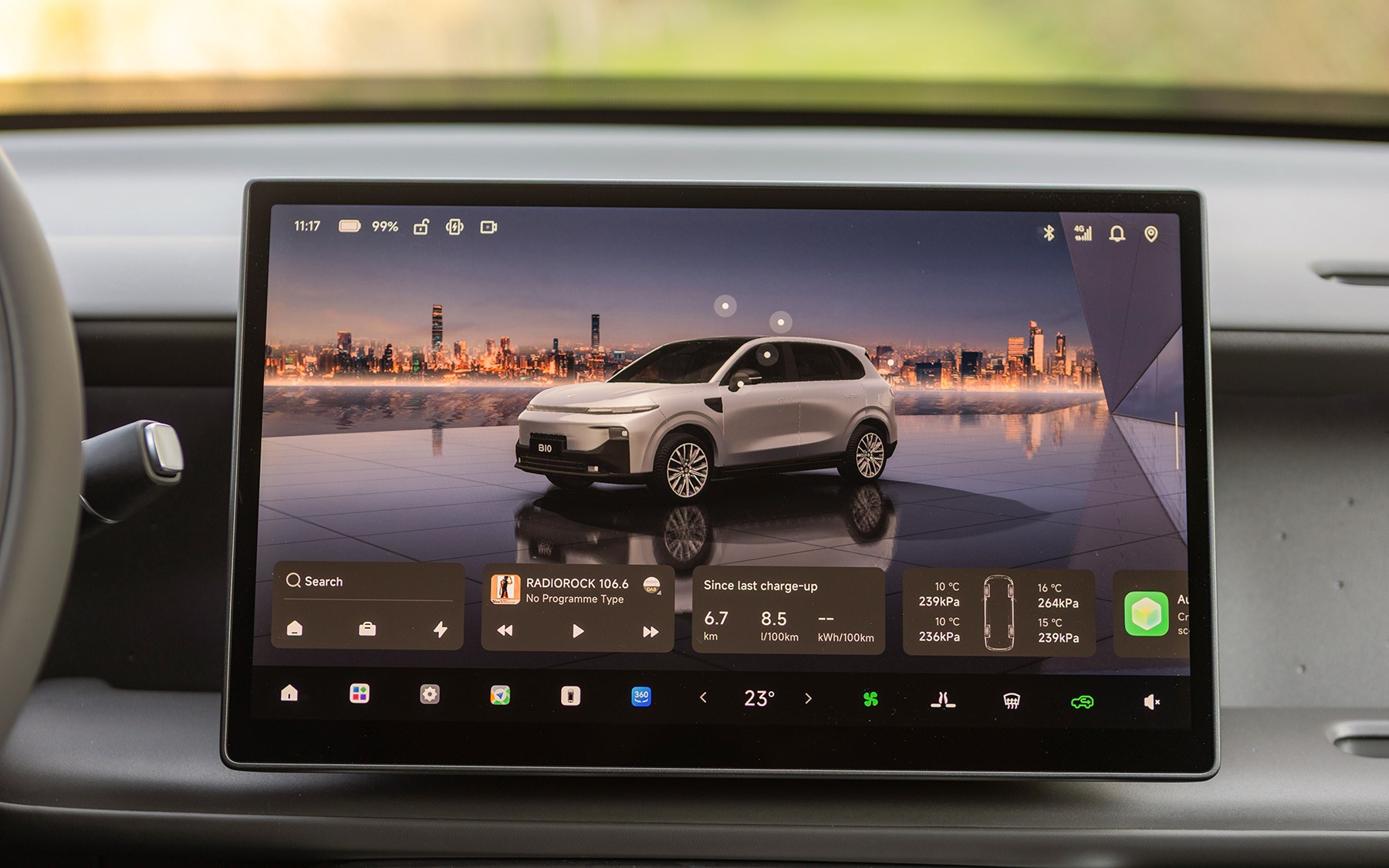 Leapmotor B10 Hybrid EV, white