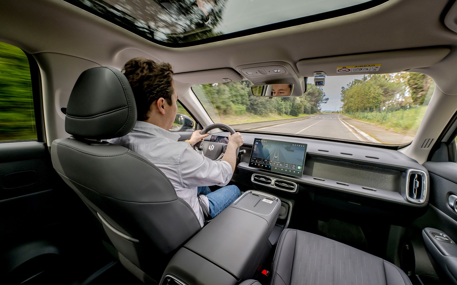 Leapmotor B10 Hybrid EV, white