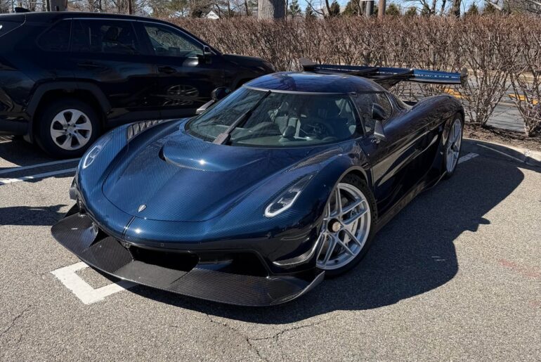 [Koenigsegg Jesko] at the local mall