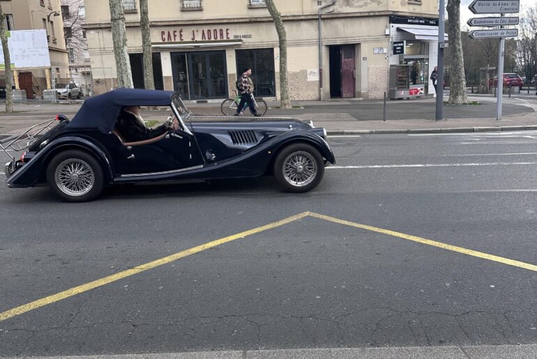 Spotted in Lyon today [Morgan Roadster V8]