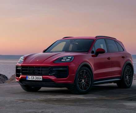 3/4 front view of 2025 Porsche Cayenne Coupe GTS
