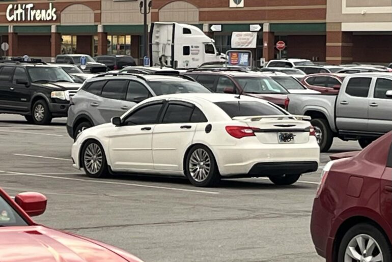 With all the recent Dodge Stratus content, I thought I’d share this Chrysler 200 I spotted yesterday.