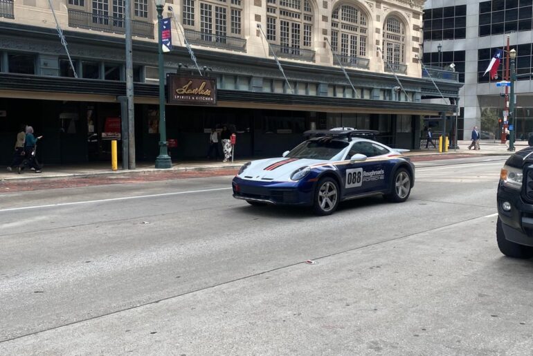 [Porsche 911 Dakar] In the streets of Downtown Houston