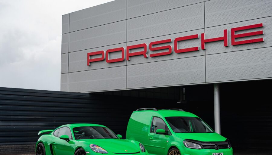 Porsche 718 GT4 & Matching VW Caddy [4000×6009]