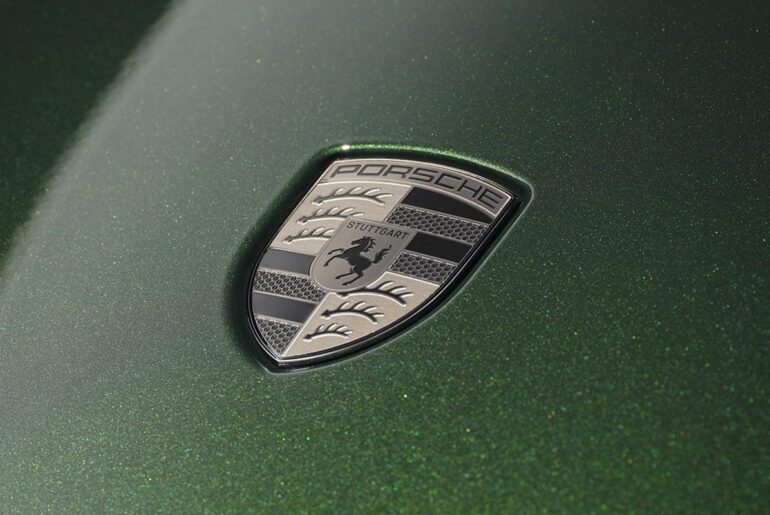 Porsche taycan facelift min