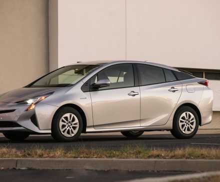Side shot of a 2016 Toyota Prius
