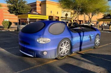 Thought this was a Hot Wheels at first… but it’s actually real 👀