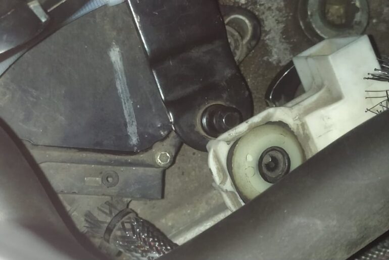 Problème de tringlerie de boite de vitesse auto RENAULT Clio II 1.4 16V