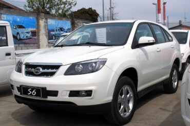 BYD S6 was the first mid-size crossover SUV produced by BYD Auto, manufactured between 2011 and 2016. It gained notoriety for its strong resemblance to the second-generation Lexus RX.