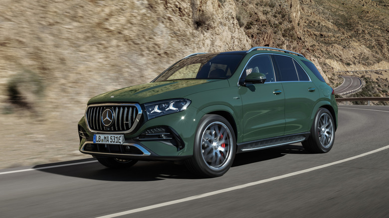 Front 3/4 view of a green 2027 Mercedes-AMG GLE53