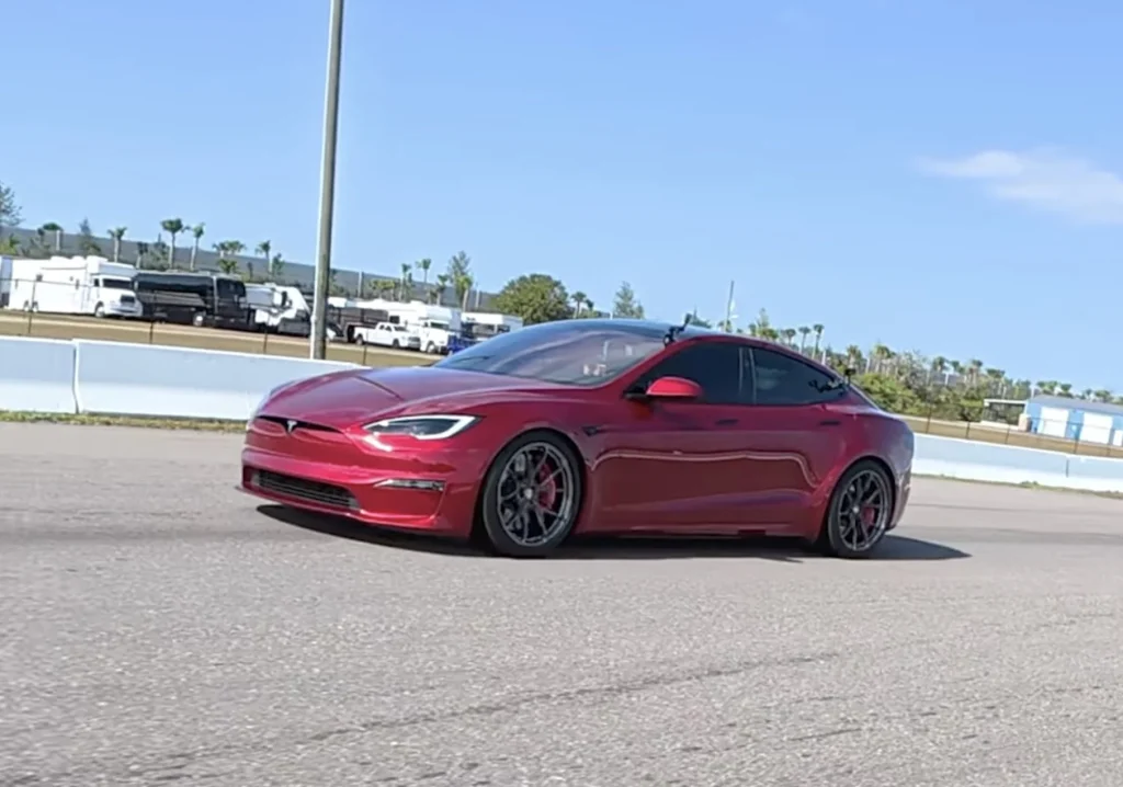 A Tesla Model S Plaid vs 2026 Corvette ZR1 drag race rematch reveals the real winner after three runs at Bradenton Motorsports Park