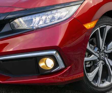 Close-up of a 2020 Honda Civic Touring's front end