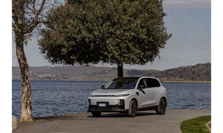 leapmotor b10 hybrid ev