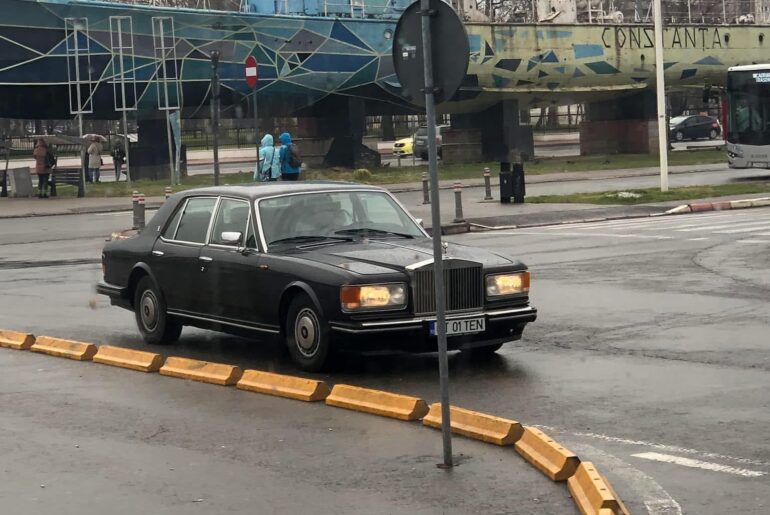 Spotted this [Rolls Royce Silver Spurs 1995] will I was outside🙌🏼