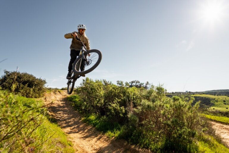 Aventon Ramblas ADV ebike tackles trails with mid-drive power