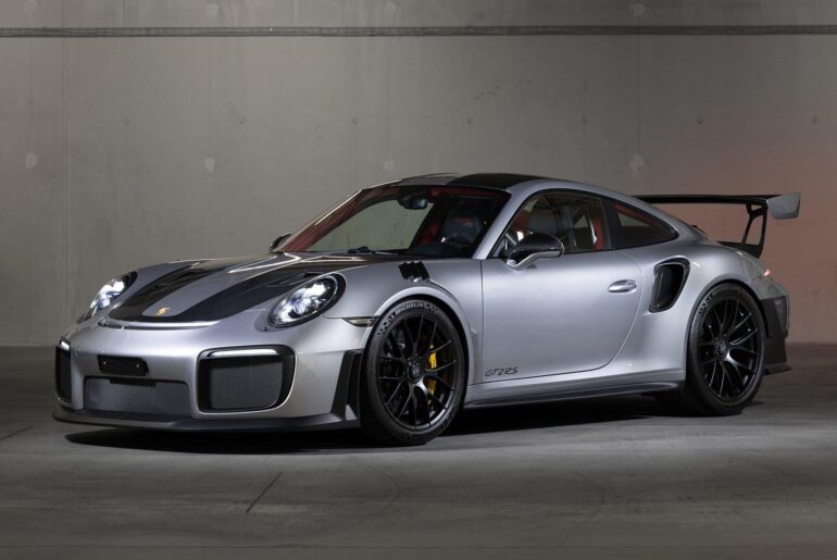 Porsche 911 GT2 RS [1638x2048]