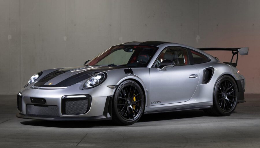 Porsche 911 GT2 RS [1638×2048]