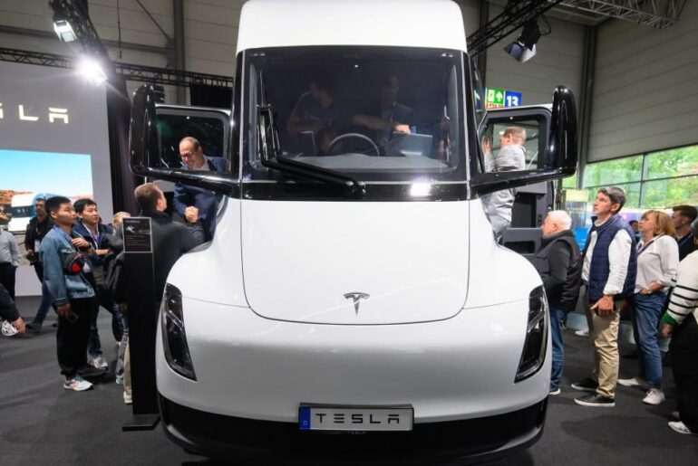 Tesla Finally Has Its First Semi-Truck and It’s Already a Hit With Truckers