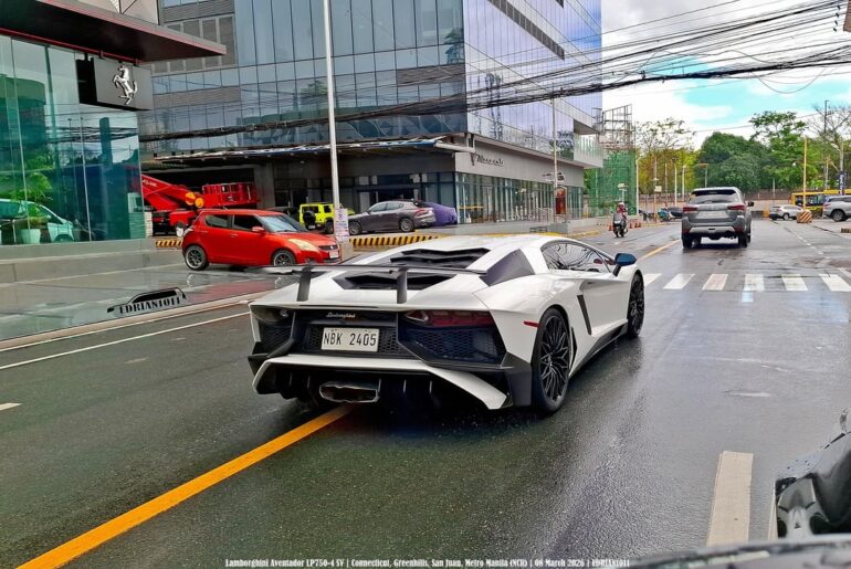 [Lamborghini Aventador LP750-4 SV]