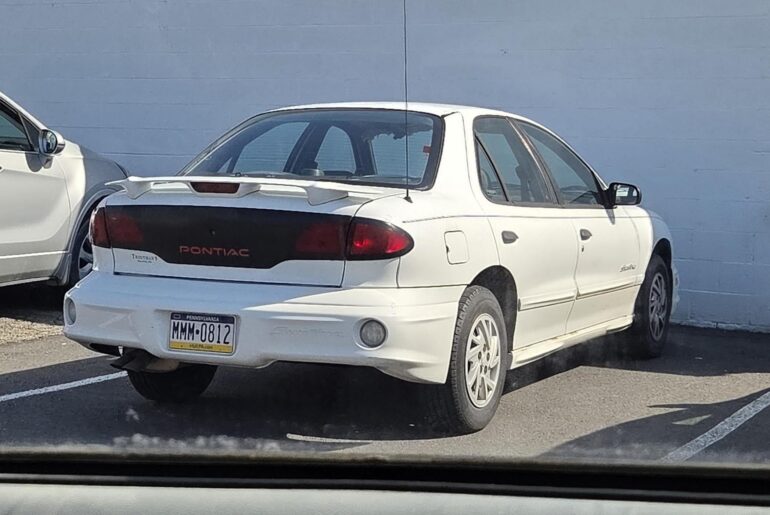 Pretty clean 2001 Pontiac Sunfire I saw today.