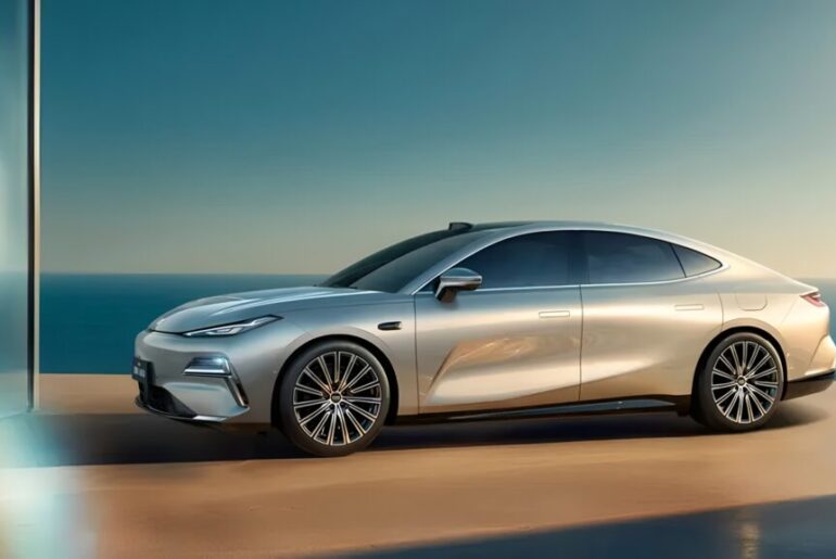 Geely Galaxy Starshine 8 unveiled with Gen2 Golden battery and 1,725 km range