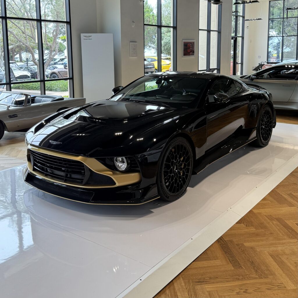 Aston Martin Valour [3287x3287]