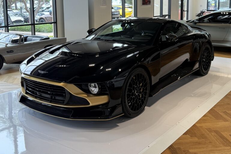 Aston Martin Valour [3287x3287]