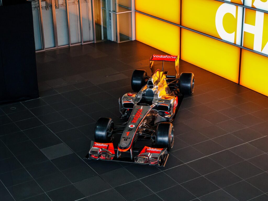 Mclaren MP4-25 [5328x4000]