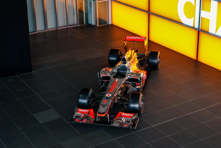 Mclaren MP4-25 [5328x4000]