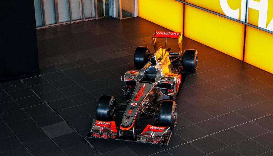 Mclaren MP4-25 [5328×4000]