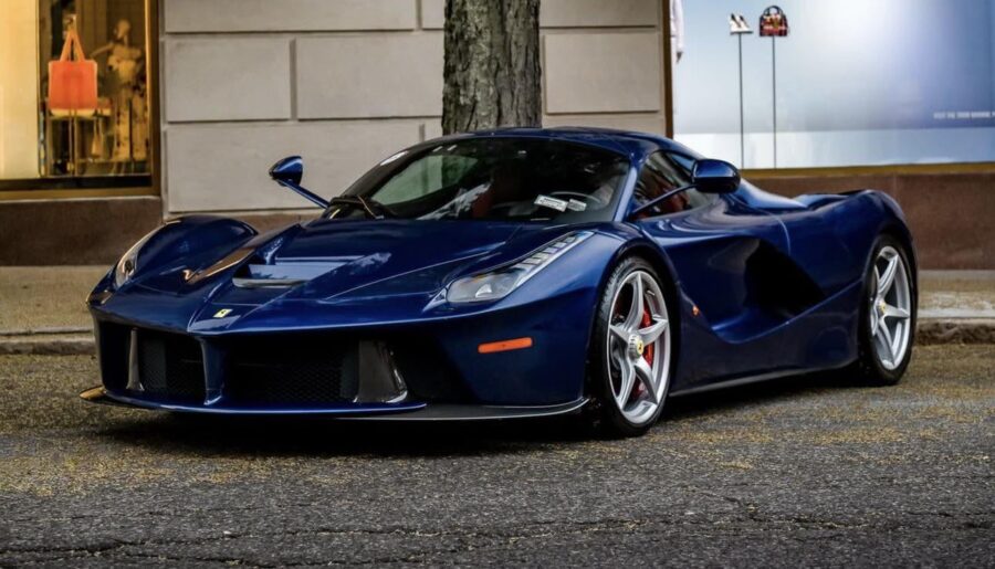 Blu Tour de France Ferrari LaFerrari [1289×946]