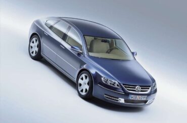 Volkswagen Concept D was a luxury design study unveiled at the 1999 Frankfurt Motor Show that directly previewed the Volkswagen Phaeton luxury sedan