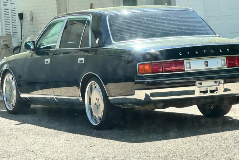 [Toyota Century] Absolute beaut.