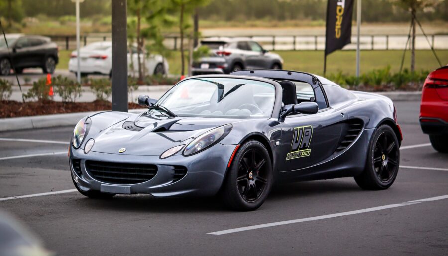 Took a picture of my [Lotus Elise] minutes before it started to pour. [3,985×5978]