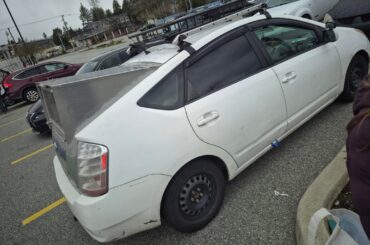 Saw this beauty st the grocery store [Toyota Prius]