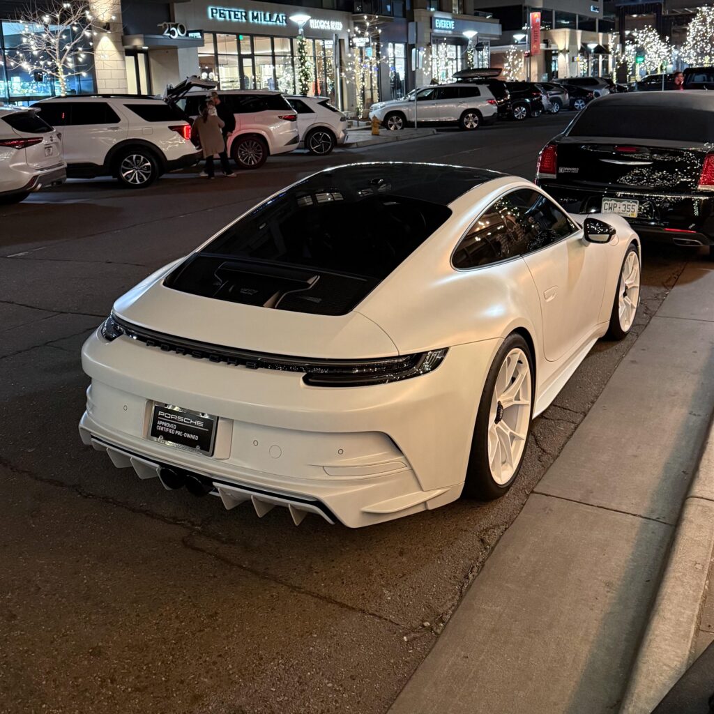 Porsche 911 GT3 Touring [3409x3409]