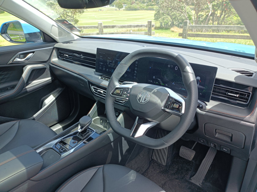 MG HS Essence Super Hybrid interior