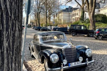 [Mercedes 300S] I saw today