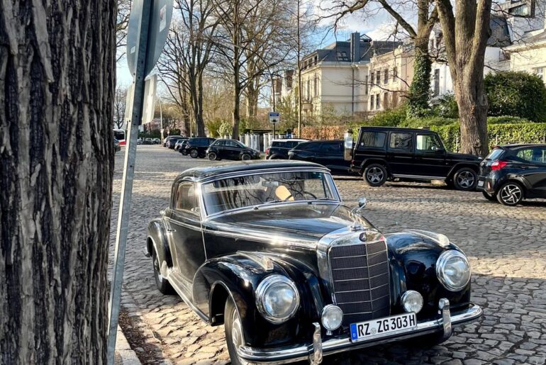 [Mercedes 300S] I saw today