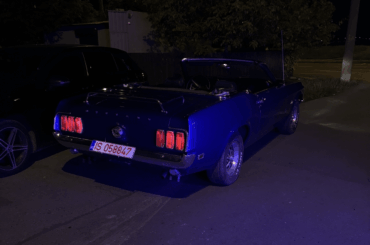 Does anyone know the year of this convertible Ford Mustang? I'm interested in getting one.