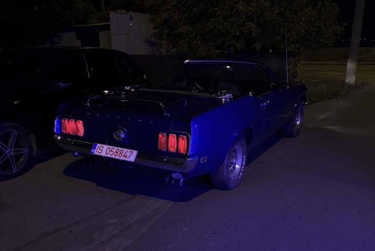 Does anyone know the year of this convertible Ford Mustang? I'm interested in getting one.