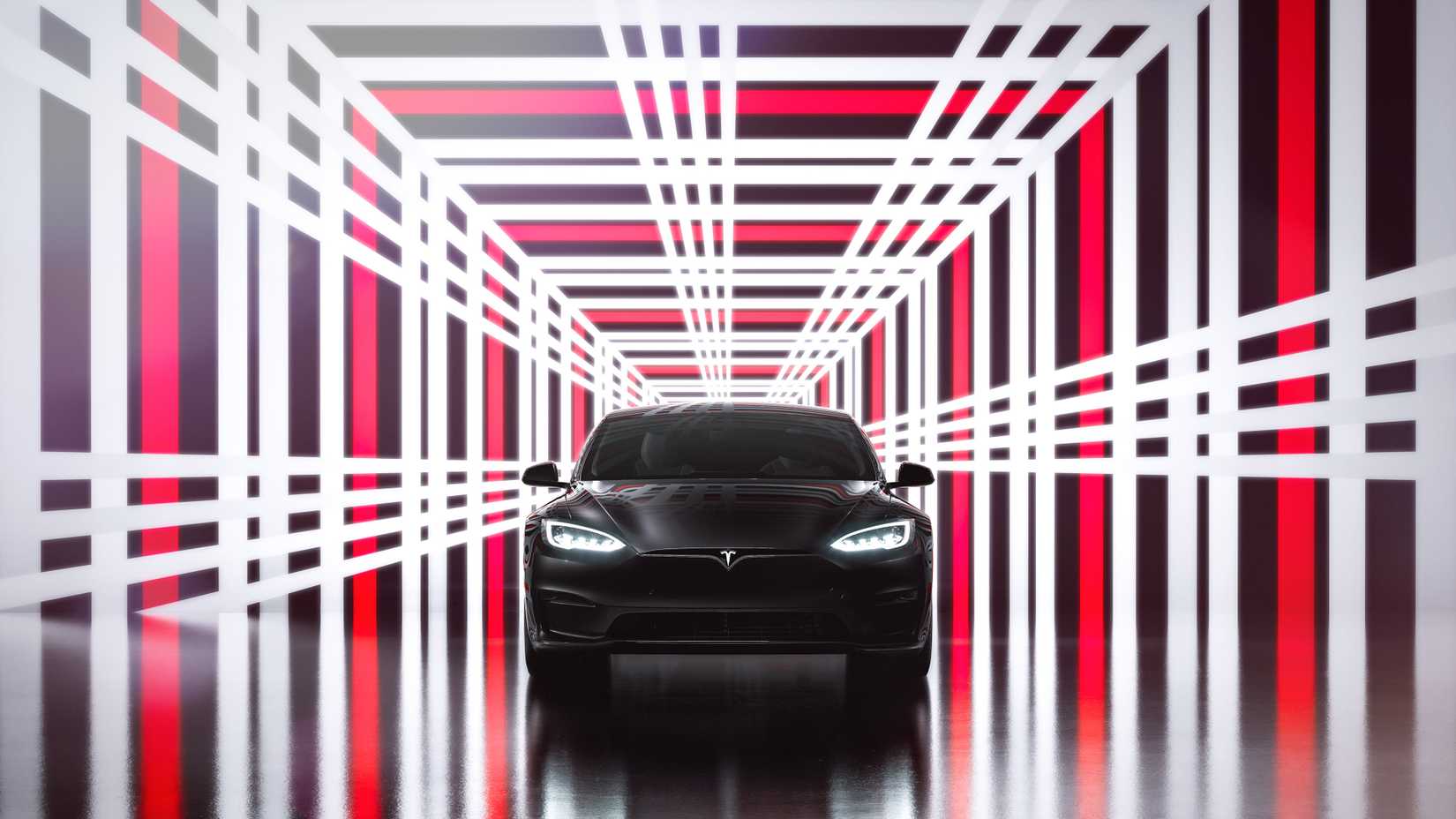 Black Tesla Model S PLAID