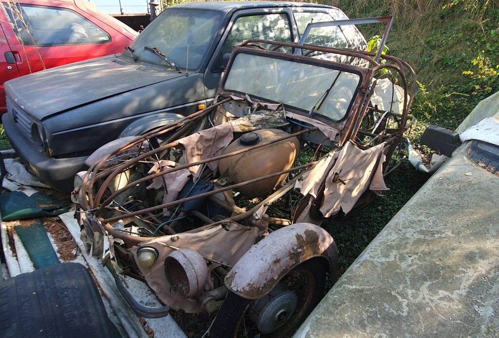 This one is even weirder in this condition - Velorex 16 after losing its faux leather skin. Like a skeleton of a decayed animal