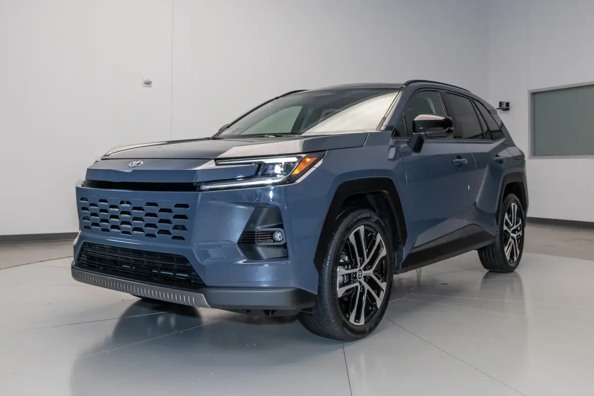 toyota rav4 limited 2026 35 exterior front angle jpg