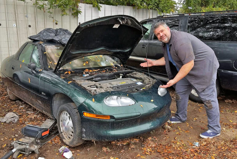 General Motors Helps Enthusiasts Restore a Derelict EV1