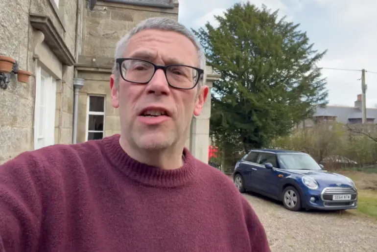 Man breaks down cost difference between charging a Tesla and filling up a gas Mini and ends up making one huge statement