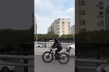 The modified electric bicycle possesses ample power. #bikemodification #ebike #cycling