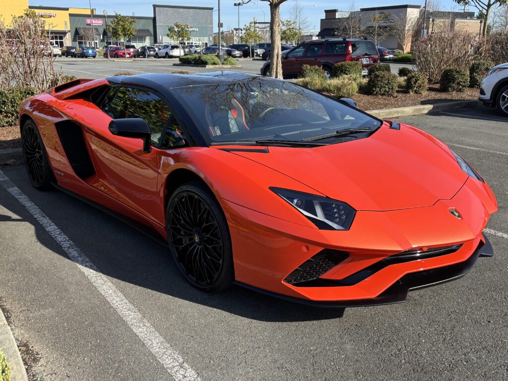 [Lamborghini Aventador S Roaster] The picture doesn’t do justice to how beautiful this color looks in person.
