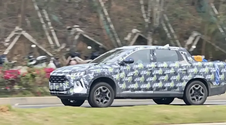 BYD prepares market shake-up: New pickup spotted in China tests  - PHOTOS