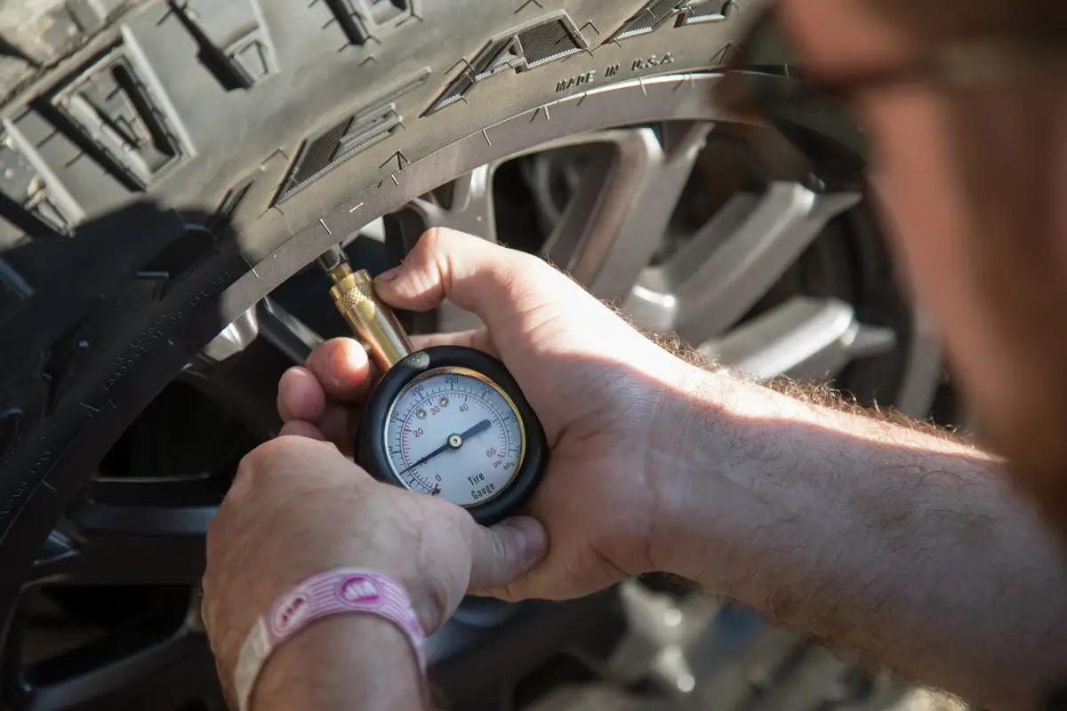 chevrolet colorado zr2 bison 2019 31 exterior  tire pressure  wheel jpg